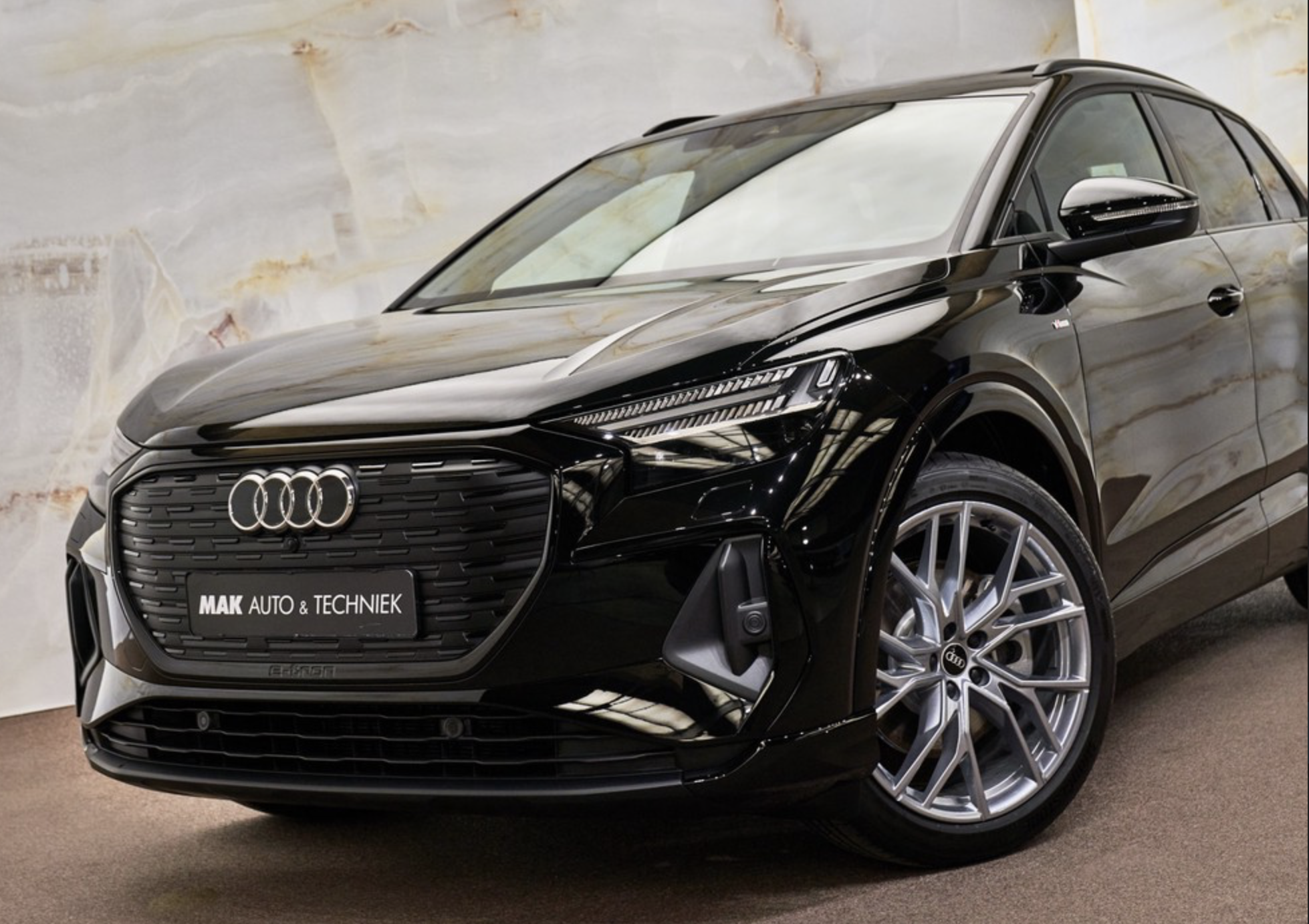 /Users/mischavoogt/Desktop/audi Q4 Sline Etron/Schermafbeelding 2021-11-20 om 11.36.11.png